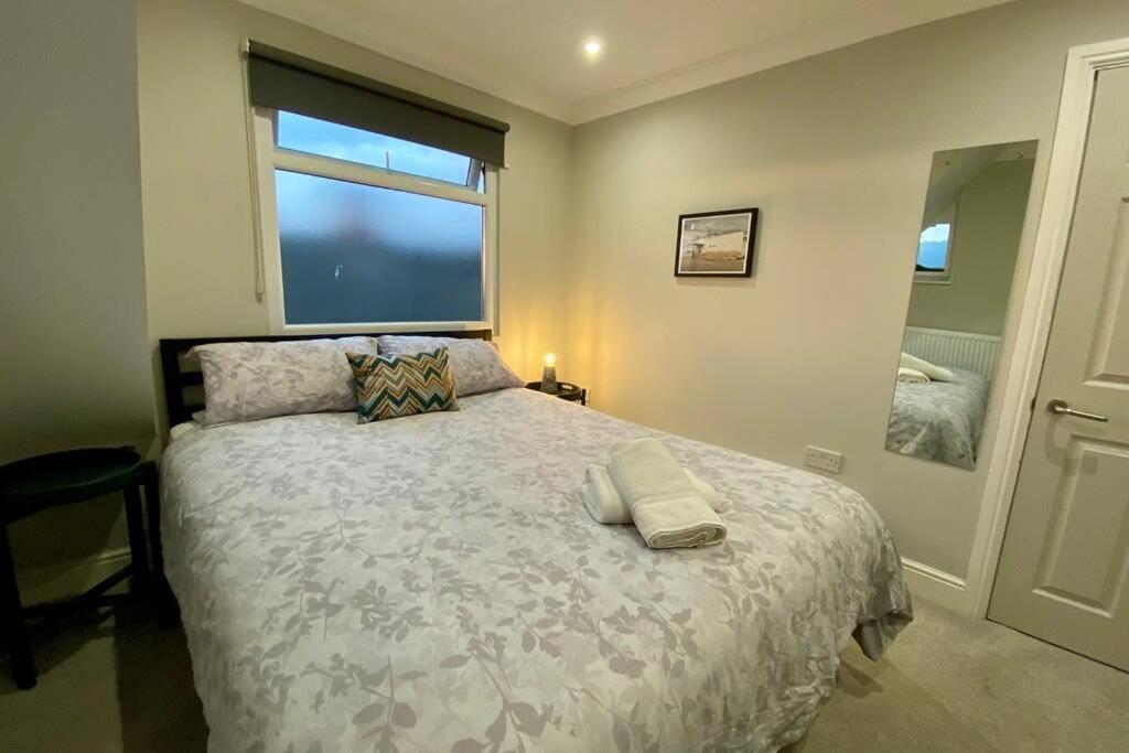 Stylish Two Bedroom Apartment Near Victoria Park Кардіфф Екстер'єр фото
