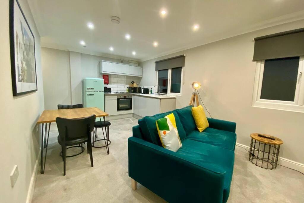 Stylish Two Bedroom Apartment Near Victoria Park Кардіфф Екстер'єр фото