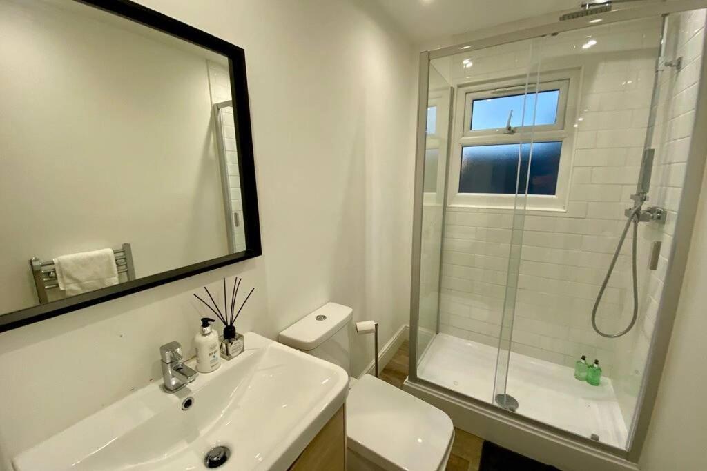 Stylish Two Bedroom Apartment Near Victoria Park Кардіфф Екстер'єр фото