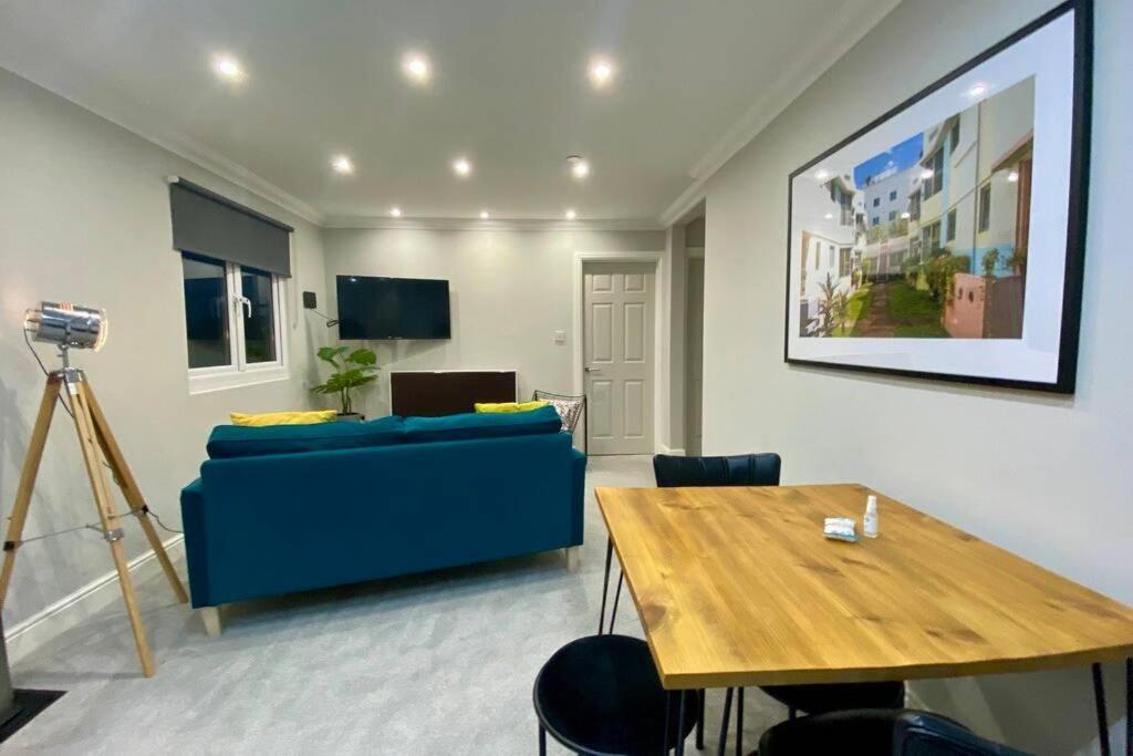 Stylish Two Bedroom Apartment Near Victoria Park Кардіфф Екстер'єр фото