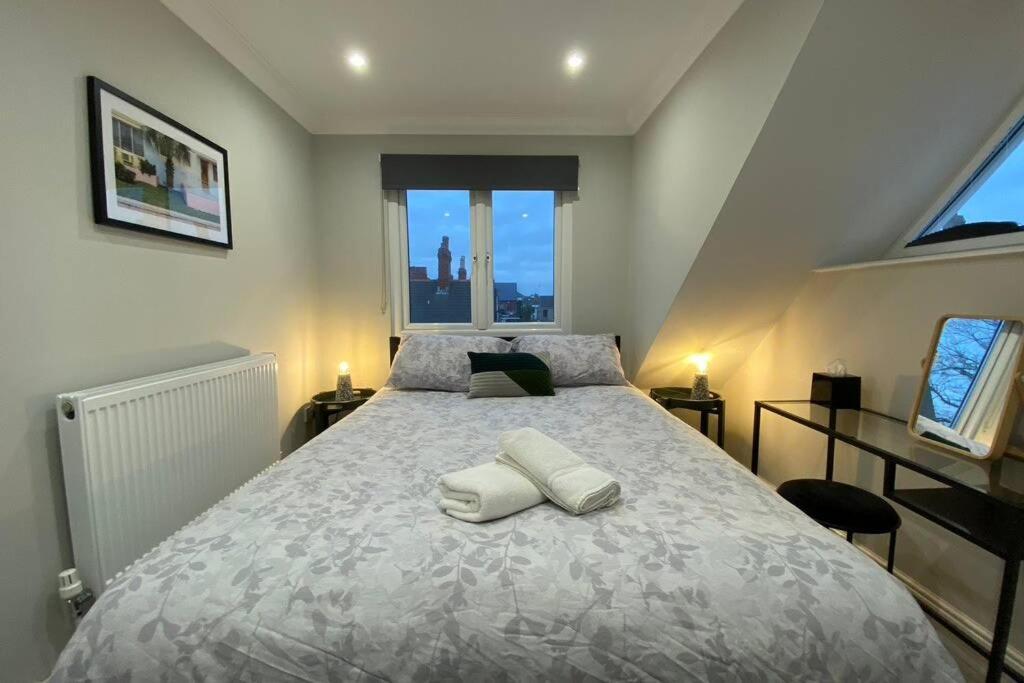 Stylish Two Bedroom Apartment Near Victoria Park Кардіфф Екстер'єр фото