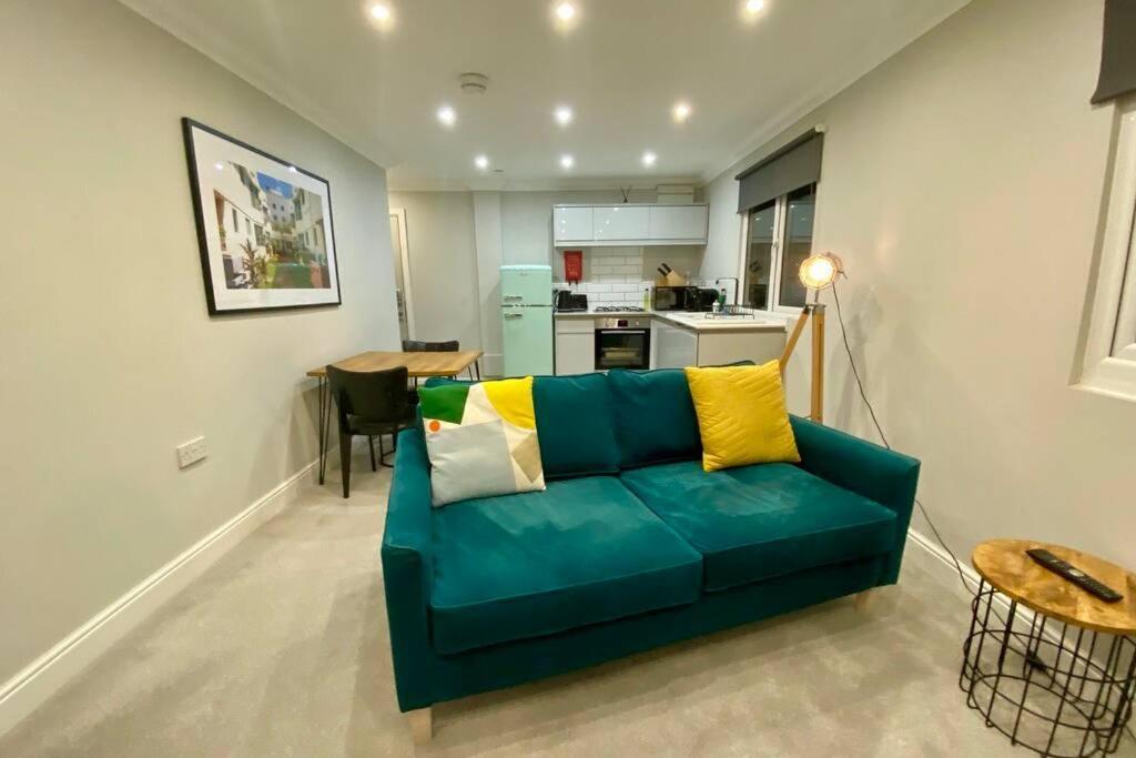 Stylish Two Bedroom Apartment Near Victoria Park Кардіфф Екстер'єр фото
