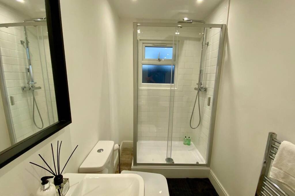 Stylish Two Bedroom Apartment Near Victoria Park Кардіфф Екстер'єр фото